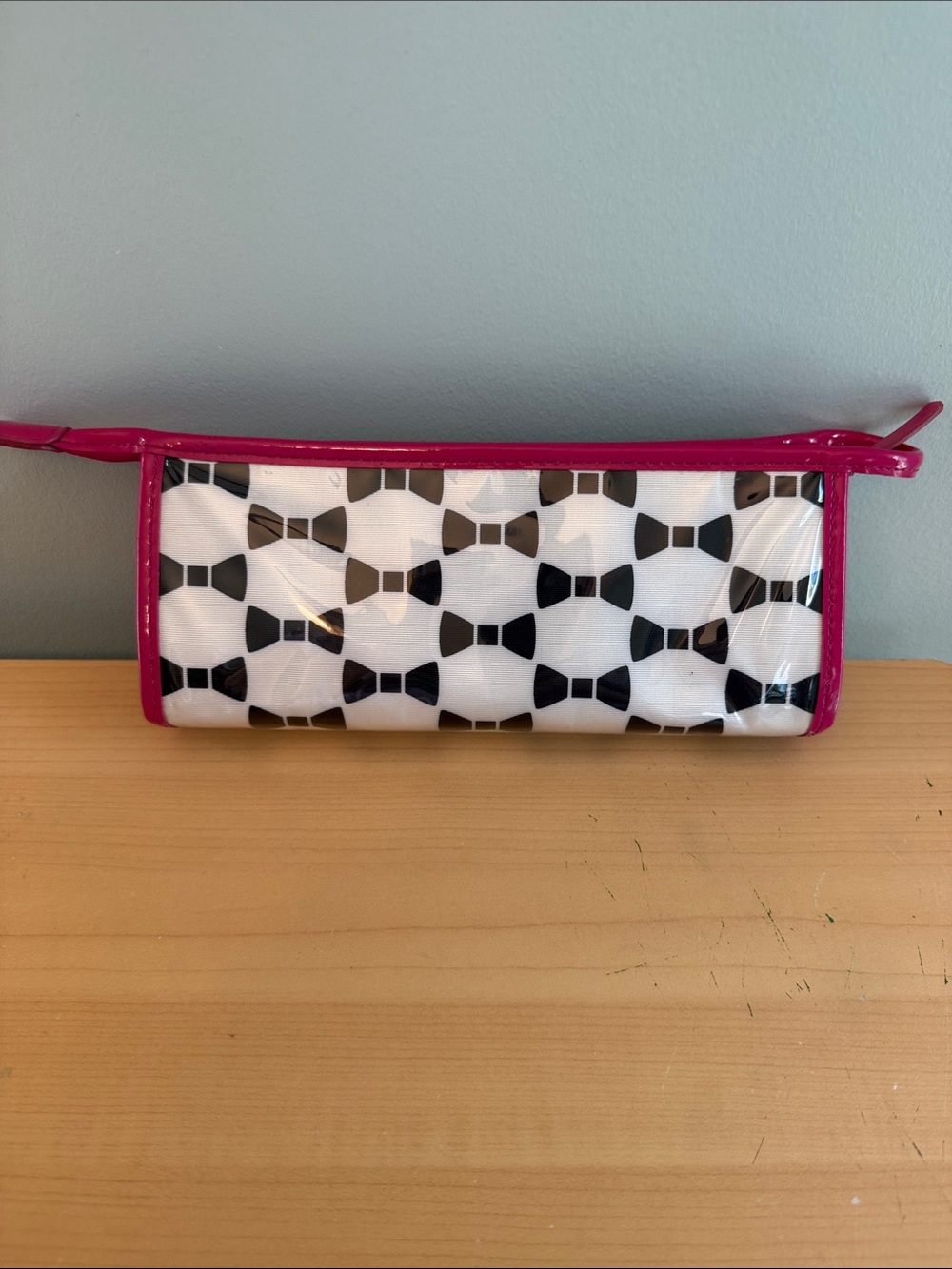 kate spade Bow Tie Cosmetic Pouch with Pink Trim - Picture 2 of 6